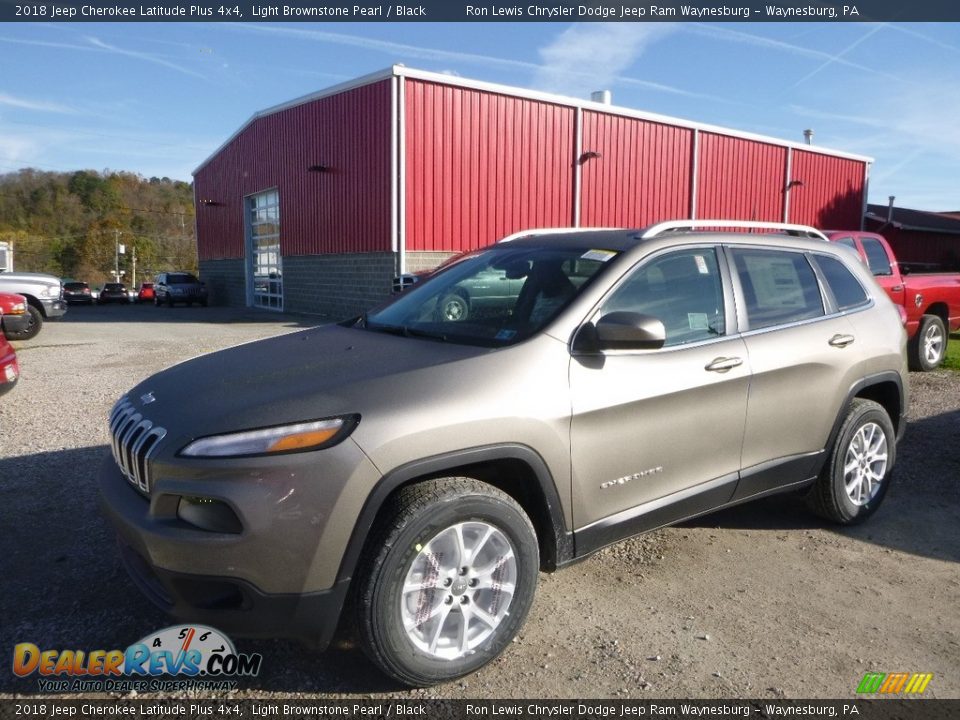 Front 3/4 View of 2018 Jeep Cherokee Latitude Plus 4x4 Photo #1