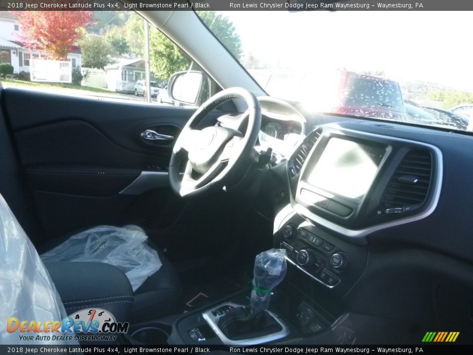 2018 Jeep Cherokee Latitude Plus 4x4 Light Brownstone Pearl / Black Photo #12