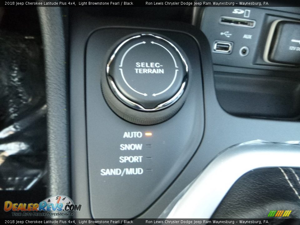 2018 Jeep Cherokee Latitude Plus 4x4 Light Brownstone Pearl / Black Photo #18