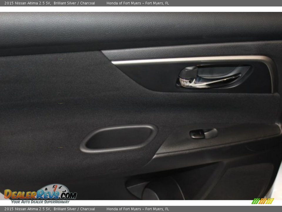 2015 Nissan Altima 2.5 SV Brilliant Silver / Charcoal Photo #22
