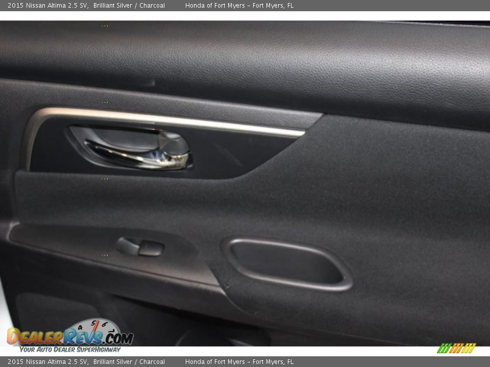 2015 Nissan Altima 2.5 SV Brilliant Silver / Charcoal Photo #25