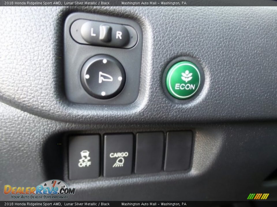 Controls of 2018 Honda Ridgeline Sport AWD Photo #15