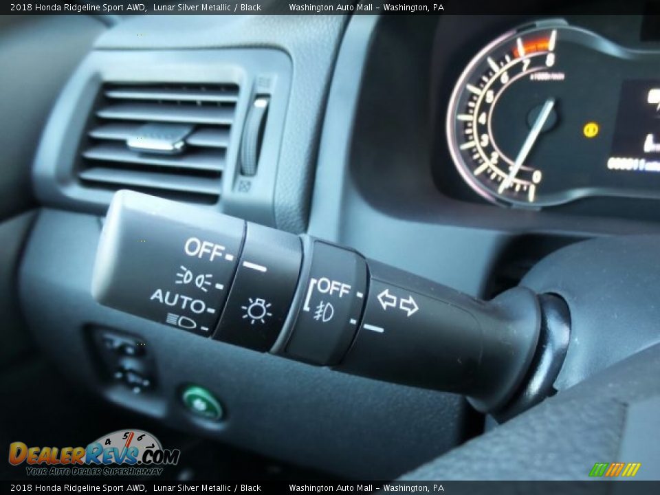 Controls of 2018 Honda Ridgeline Sport AWD Photo #19