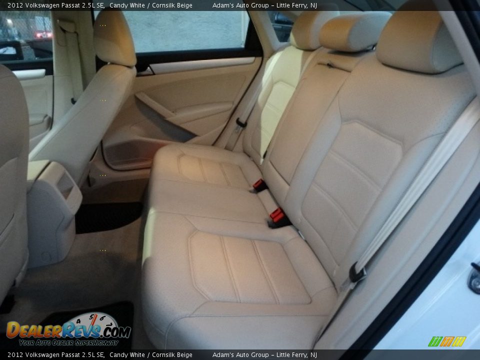 2012 Volkswagen Passat 2.5L SE Candy White / Cornsilk Beige Photo #31