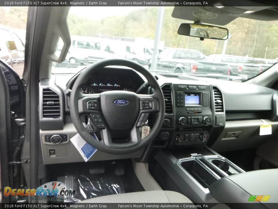 Dashboard of 2018 Ford F150 XLT SuperCrew 4x4 Photo #10