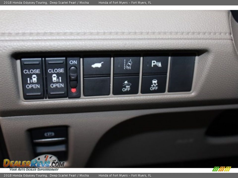 2018 Honda Odyssey Touring Deep Scarlet Pearl / Mocha Photo #14