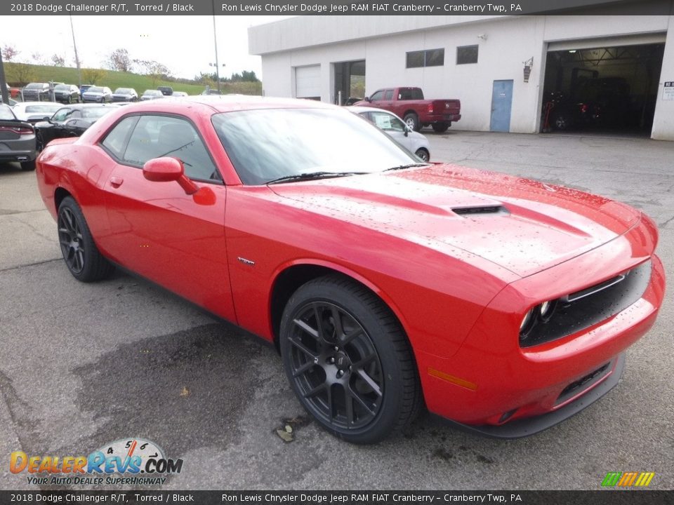 Front 3/4 View of 2018 Dodge Challenger R/T Photo #7