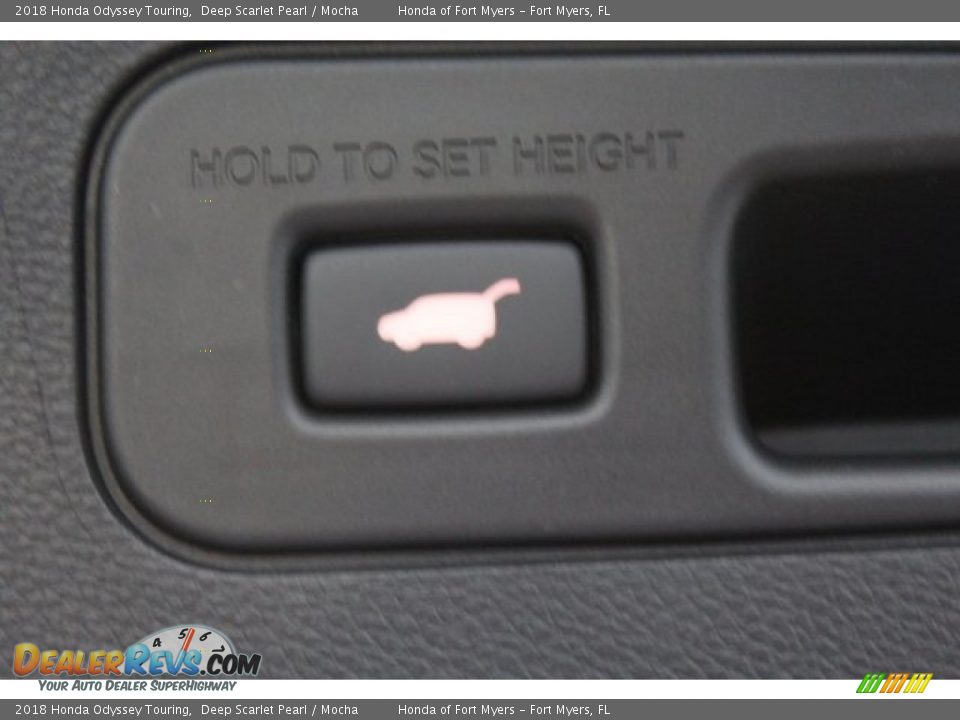 2018 Honda Odyssey Touring Deep Scarlet Pearl / Mocha Photo #28