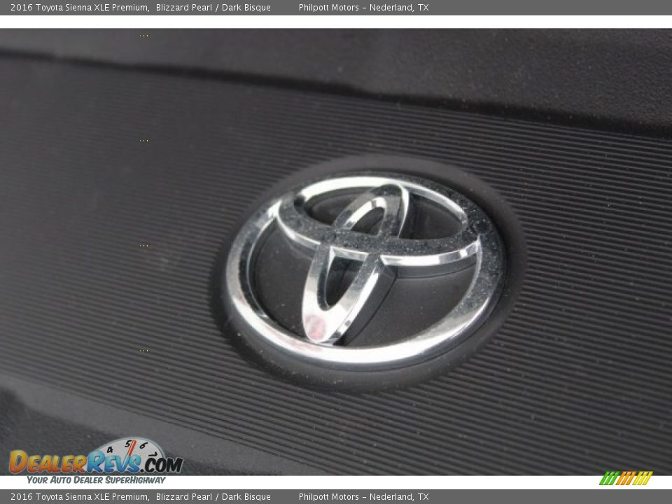 2016 Toyota Sienna XLE Premium Blizzard Pearl / Dark Bisque Photo #35