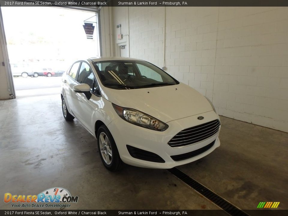 2017 Ford Fiesta SE Sedan Oxford White / Charcoal Black Photo #1