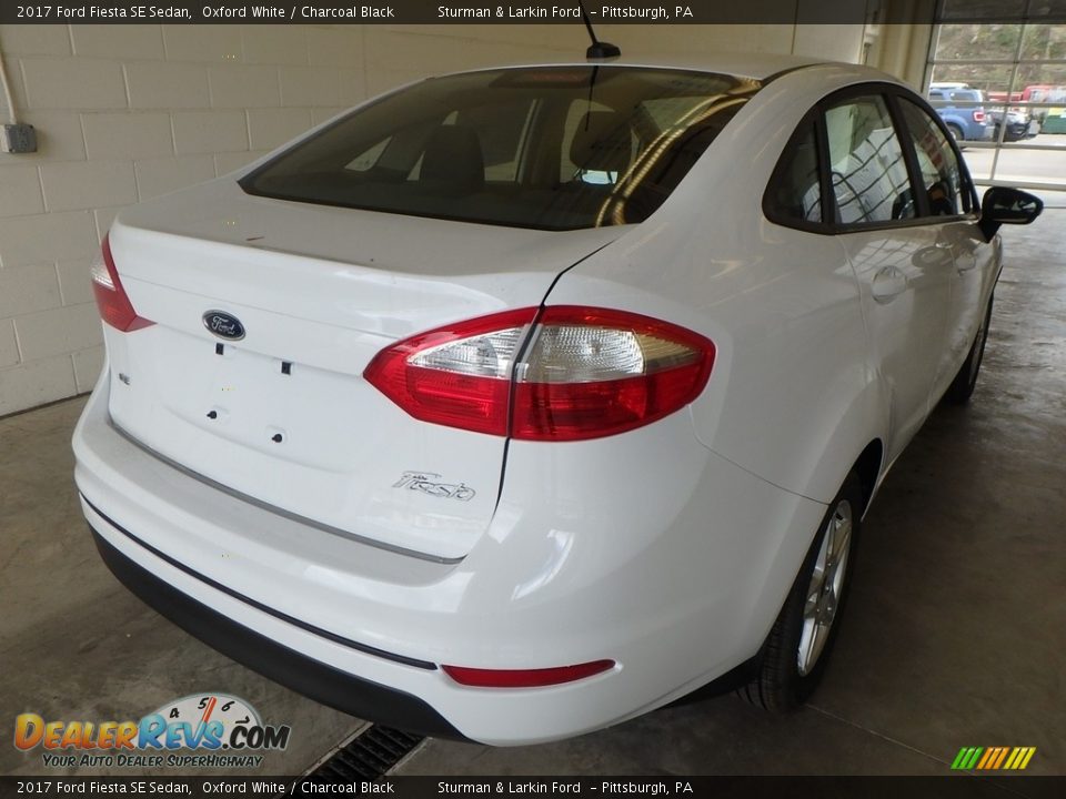 2017 Ford Fiesta SE Sedan Oxford White / Charcoal Black Photo #2