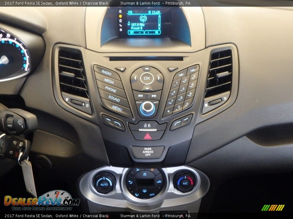 2017 Ford Fiesta SE Sedan Oxford White / Charcoal Black Photo #11