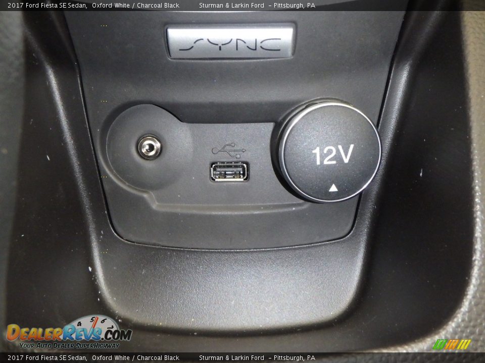 2017 Ford Fiesta SE Sedan Oxford White / Charcoal Black Photo #12