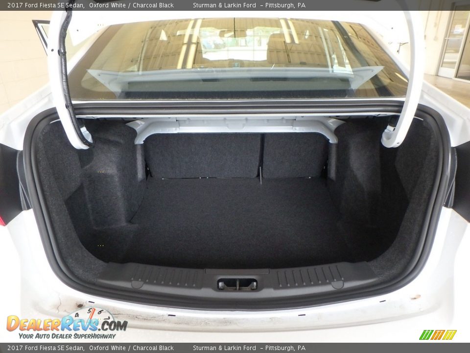 2017 Ford Fiesta SE Sedan Oxford White / Charcoal Black Photo #15