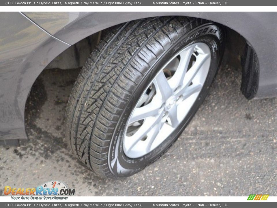2013 Toyota Prius c Hybrid Three Magnetic Gray Metallic / Light Blue Gray/Black Photo #28