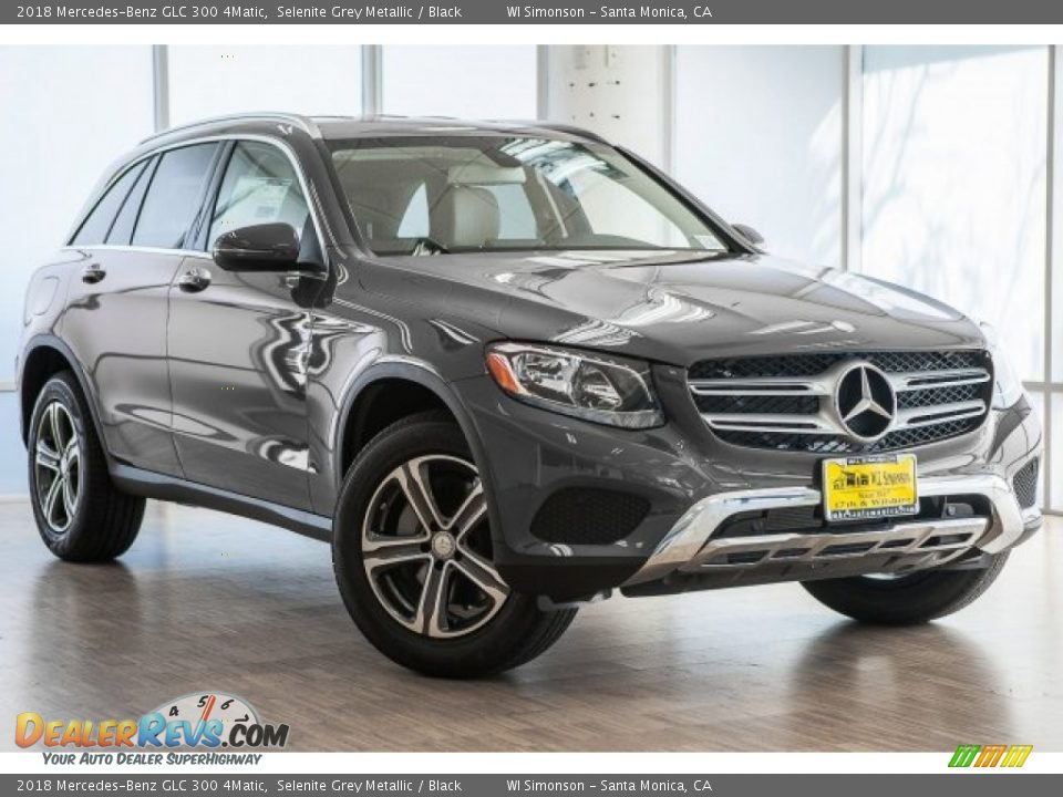 Front 3/4 View of 2018 Mercedes-Benz GLC 300 4Matic Photo #12