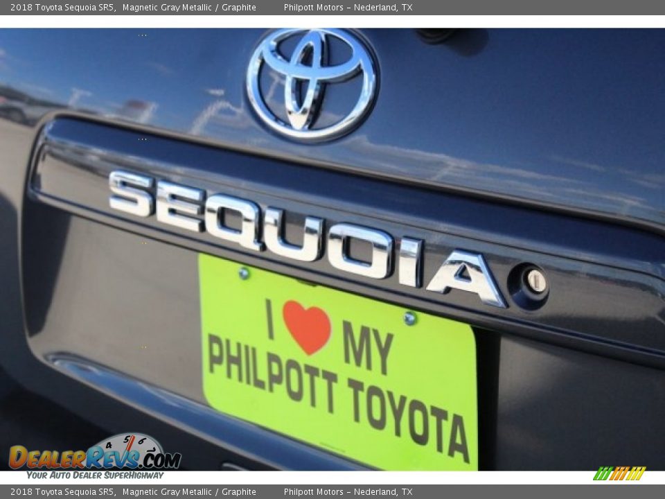2018 Toyota Sequoia SR5 Magnetic Gray Metallic / Graphite Photo #8