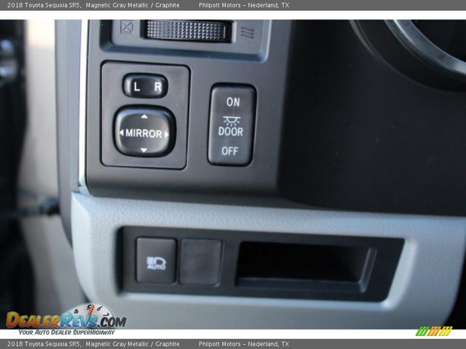 2018 Toyota Sequoia SR5 Magnetic Gray Metallic / Graphite Photo #19
