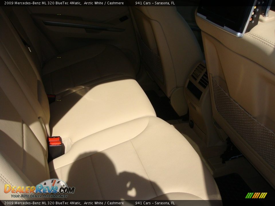 2009 Mercedes-Benz ML 320 BlueTec 4Matic Arctic White / Cashmere Photo #17