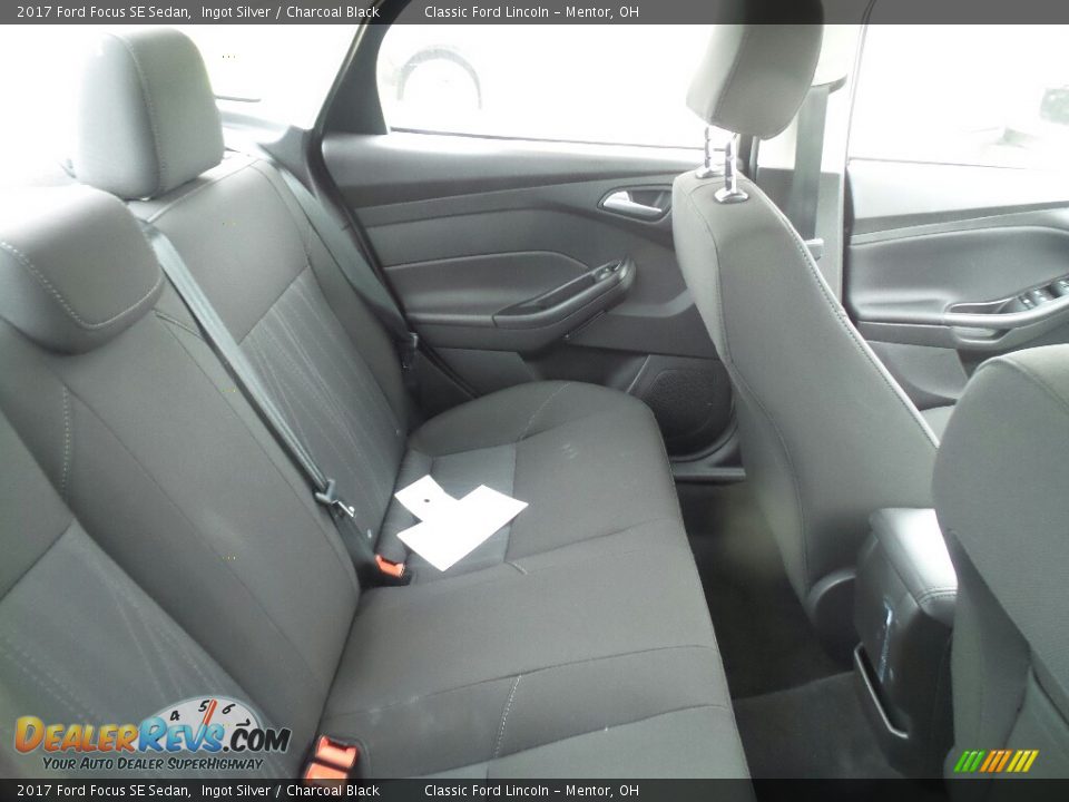 2017 Ford Focus SE Sedan Ingot Silver / Charcoal Black Photo #6