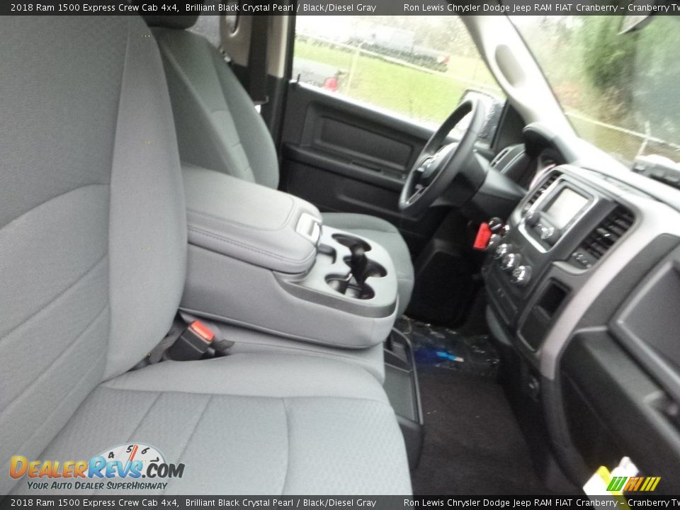 2018 Ram 1500 Express Crew Cab 4x4 Brilliant Black Crystal Pearl / Black/Diesel Gray Photo #10