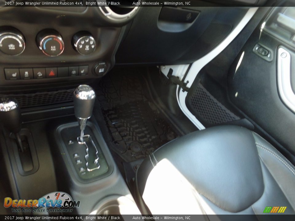 2017 Jeep Wrangler Unlimited Rubicon 4x4 Bright White / Black Photo #19