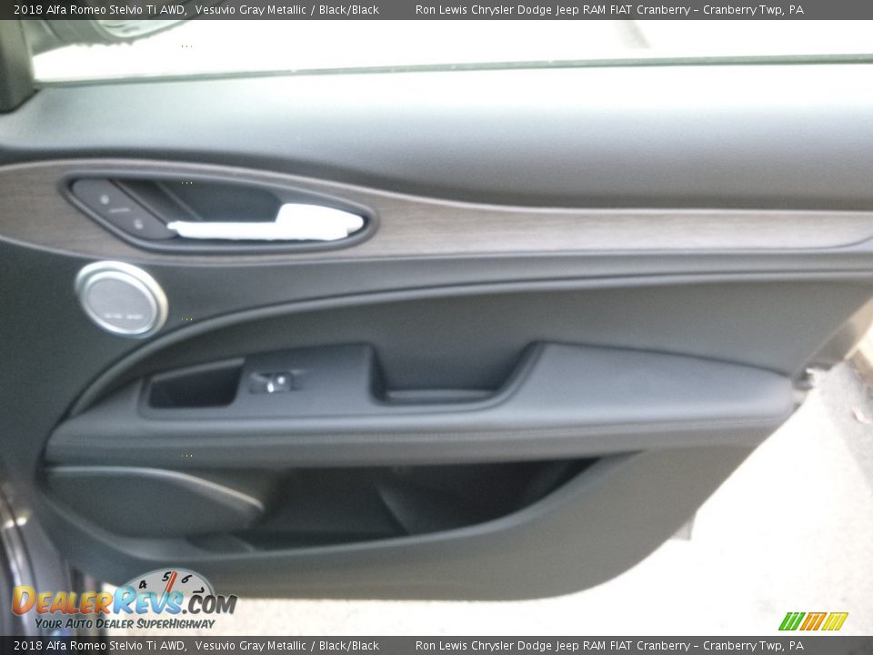 2018 Alfa Romeo Stelvio Ti AWD Vesuvio Gray Metallic / Black/Black Photo #16