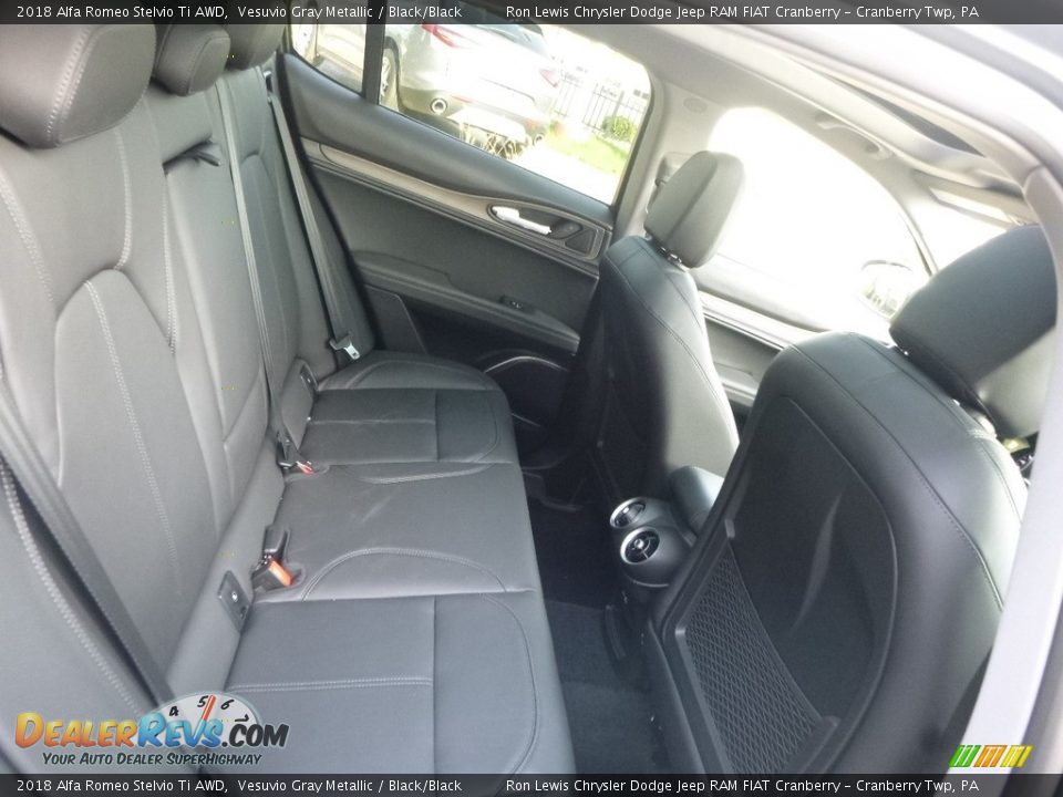 2018 Alfa Romeo Stelvio Ti AWD Vesuvio Gray Metallic / Black/Black Photo #17