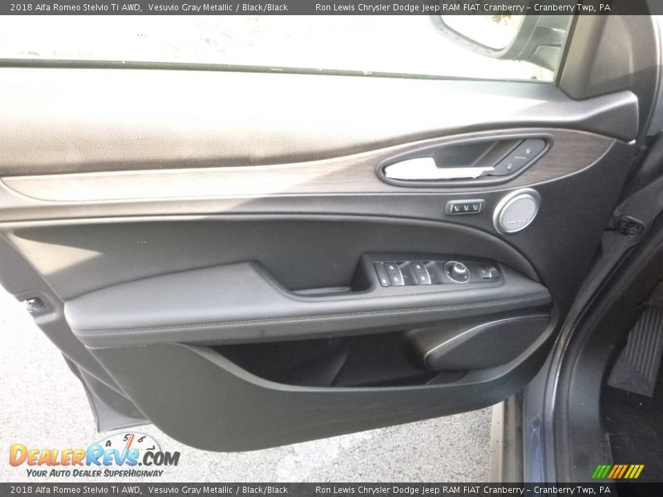 2018 Alfa Romeo Stelvio Ti AWD Vesuvio Gray Metallic / Black/Black Photo #21