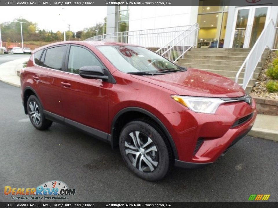 Front 3/4 View of 2018 Toyota RAV4 LE AWD Photo #1
