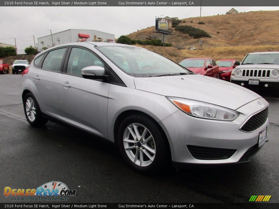 2016 Ford Focus SE Hatch Ingot Silver / Medium Light Stone Photo #1