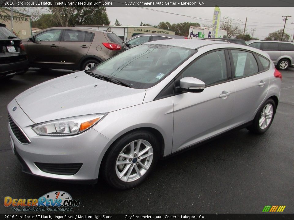 2016 Ford Focus SE Hatch Ingot Silver / Medium Light Stone Photo #3