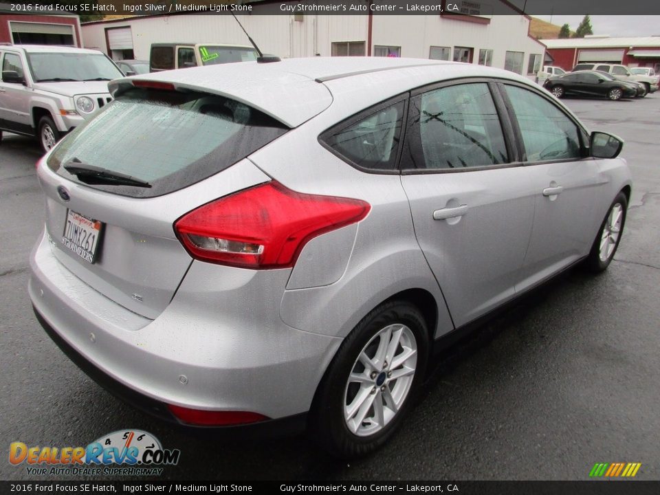 2016 Ford Focus SE Hatch Ingot Silver / Medium Light Stone Photo #7