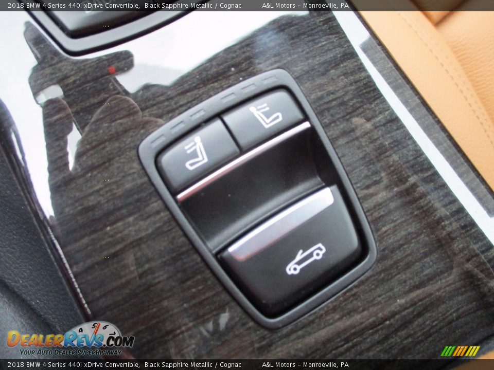 Controls of 2018 BMW 4 Series 440i xDrive Convertible Photo #17