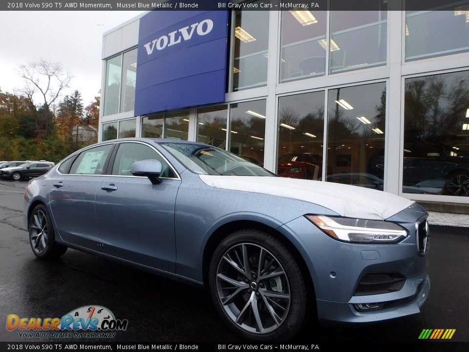 Front 3/4 View of 2018 Volvo S90 T5 AWD Momentum Photo #1