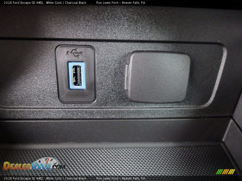 2018 Ford Escape SE 4WD White Gold / Charcoal Black Photo #20