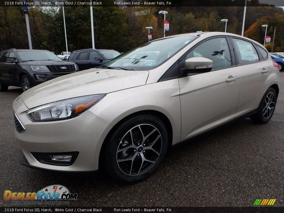 Front 3/4 View of 2018 Ford Focus SEL Hatch Photo #7