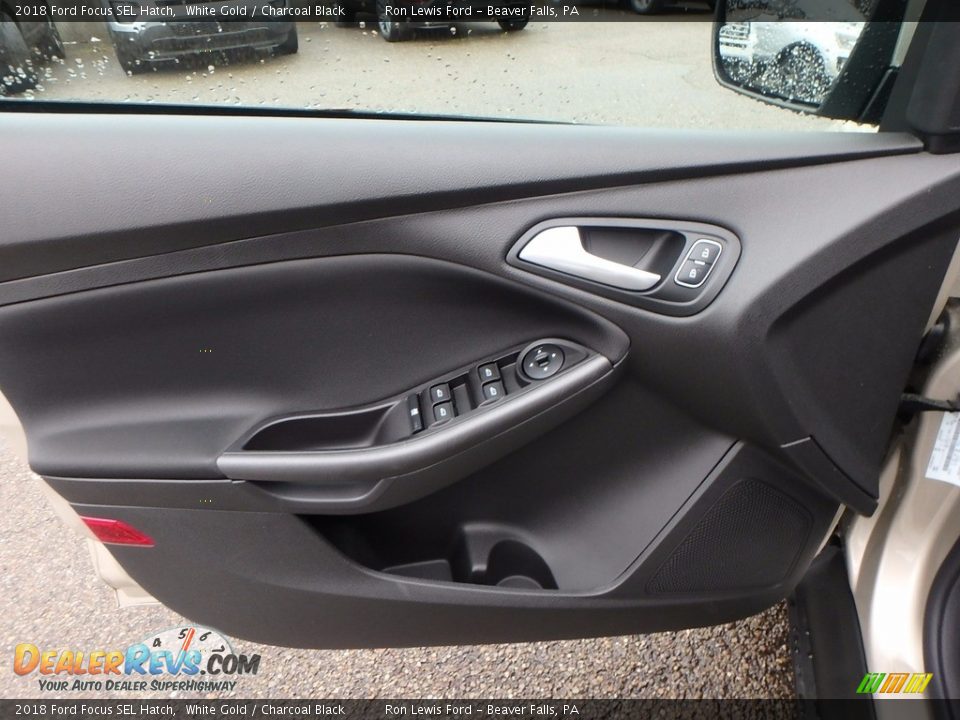 2018 Ford Focus SEL Hatch White Gold / Charcoal Black Photo #14