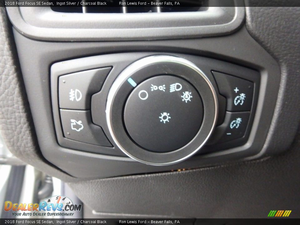 2018 Ford Focus SE Sedan Ingot Silver / Charcoal Black Photo #16