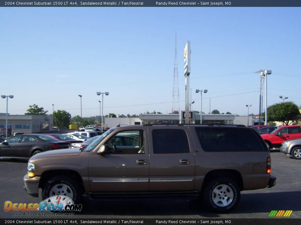 2004 Chevrolet Suburban 1500 LT 4x4 Sandalwood Metallic / Tan/Neutral Photo #2