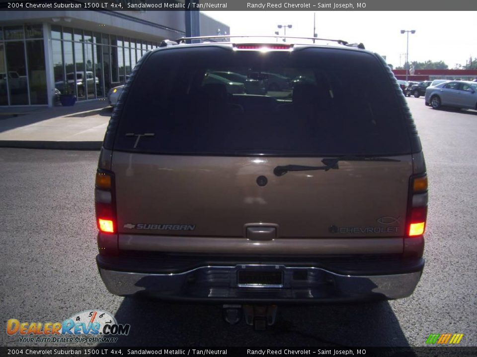 2004 Chevrolet Suburban 1500 LT 4x4 Sandalwood Metallic / Tan/Neutral Photo #4