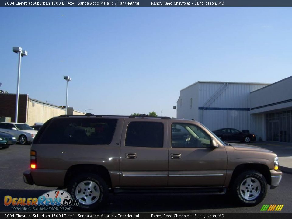 2004 Chevrolet Suburban 1500 LT 4x4 Sandalwood Metallic / Tan/Neutral Photo #6