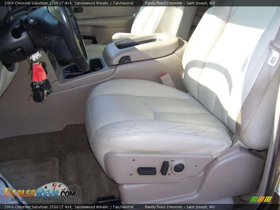 2004 Chevrolet Suburban 1500 LT 4x4 Sandalwood Metallic / Tan/Neutral Photo #10