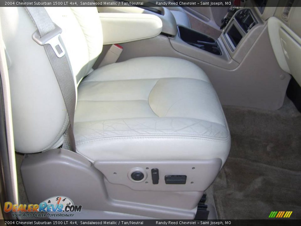 2004 Chevrolet Suburban 1500 LT 4x4 Sandalwood Metallic / Tan/Neutral Photo #11