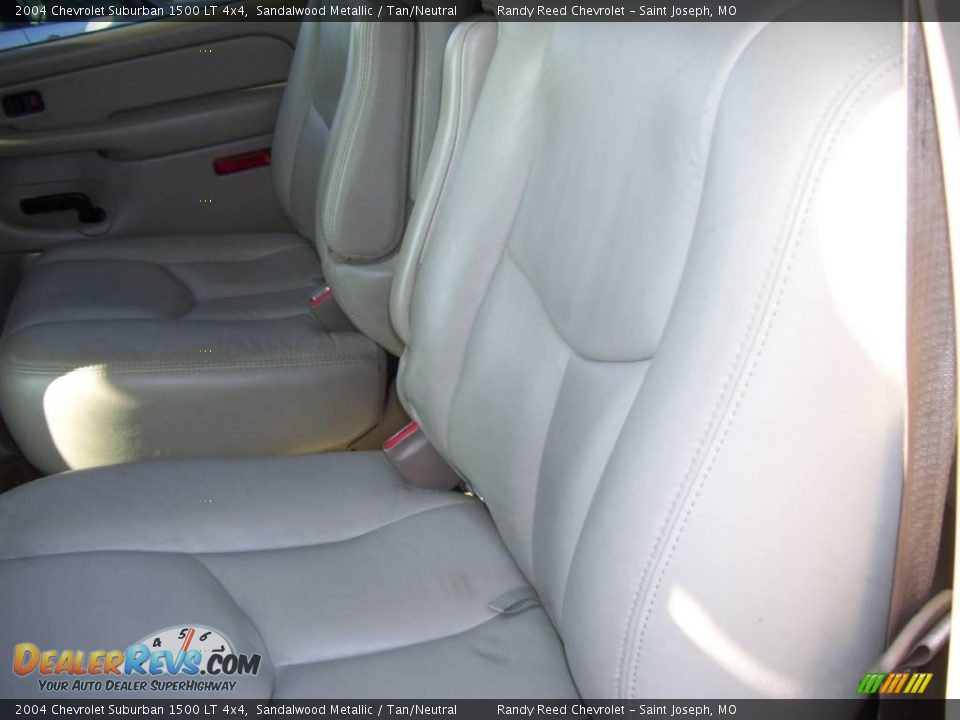 2004 Chevrolet Suburban 1500 LT 4x4 Sandalwood Metallic / Tan/Neutral Photo #12