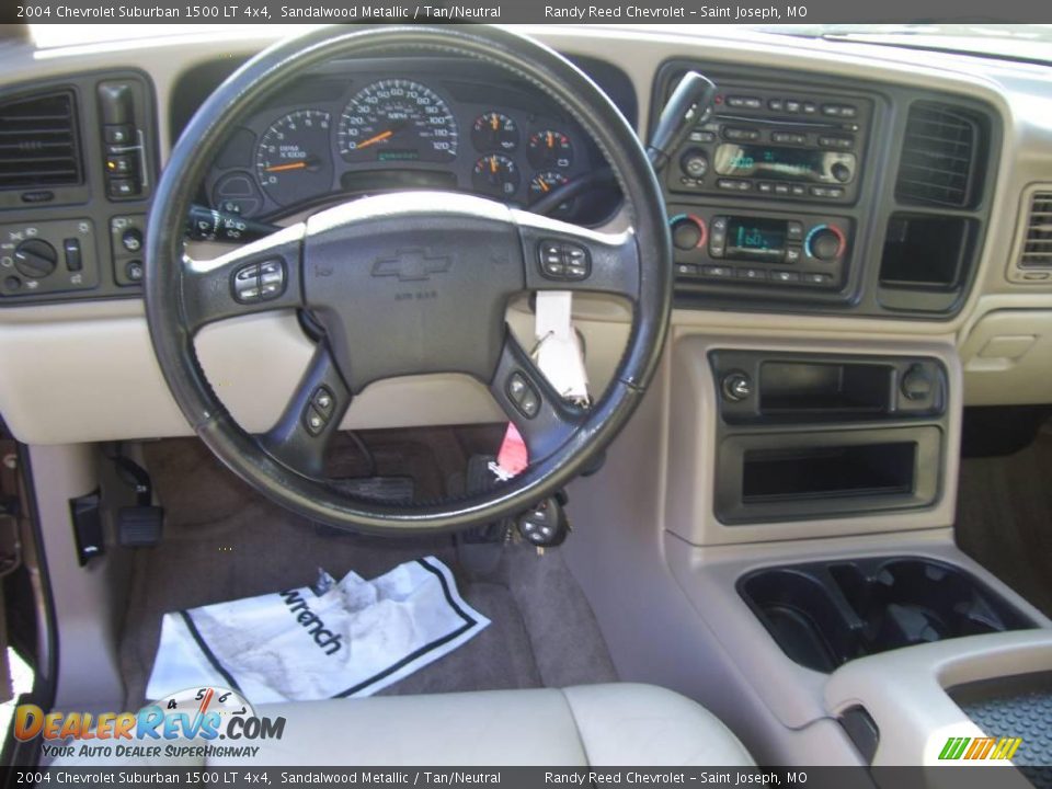 2004 Chevrolet Suburban 1500 LT 4x4 Sandalwood Metallic / Tan/Neutral Photo #13