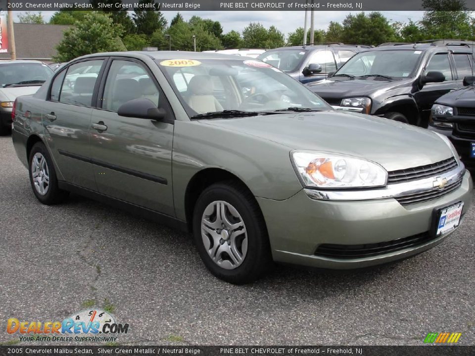 2005 Chevrolet Malibu Sedan Silver Green Metallic / Neutral Beige Photo #2