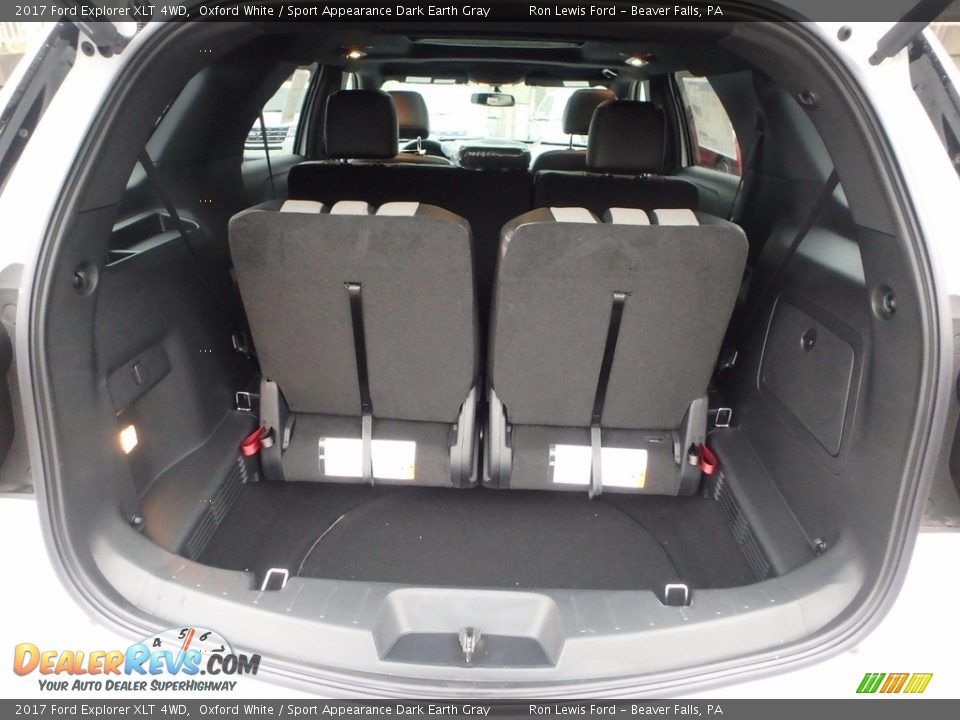 2017 Ford Explorer XLT 4WD Oxford White / Sport Appearance Dark Earth Gray Photo #4