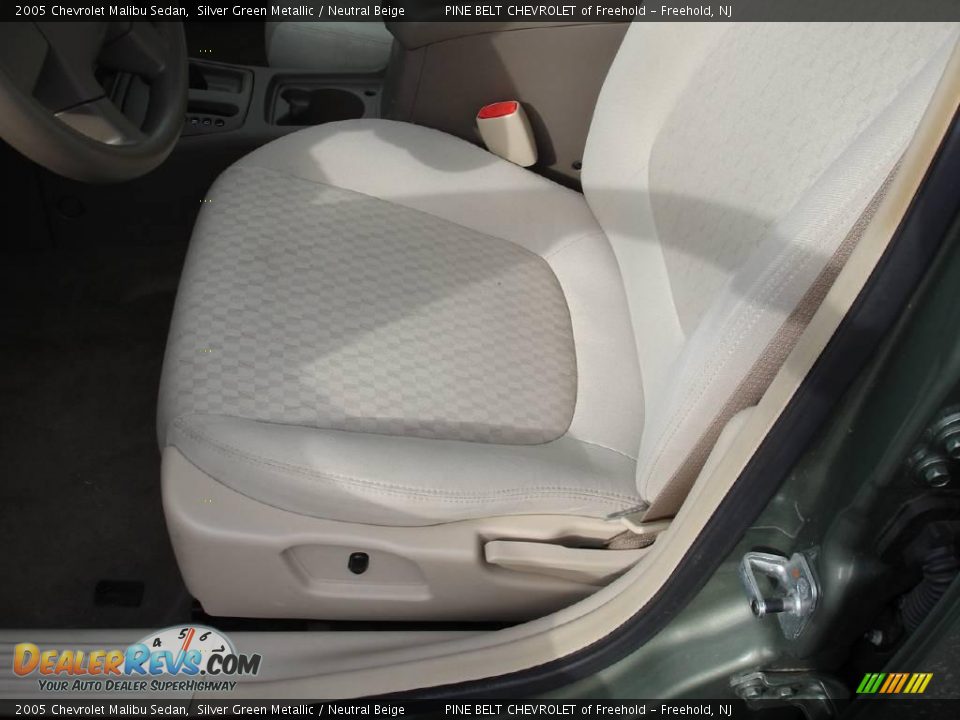 2005 Chevrolet Malibu Sedan Silver Green Metallic / Neutral Beige Photo #8
