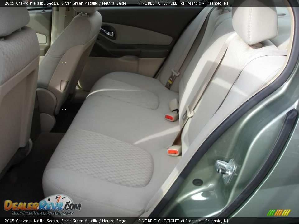 2005 Chevrolet Malibu Sedan Silver Green Metallic / Neutral Beige Photo #10